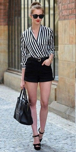 You must try these outfits short elegantes, Casual wear: Black Shorts,  Casual Outfits  