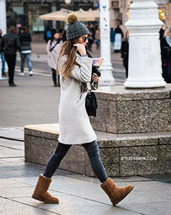 Outfits With Uggs, Ugg boots, Slim-fit pants: Crop top,  Slim-Fit Pants,  Ugg boots,  Snow boot,  Uggs Outfits  