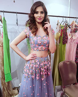 Hot Sabby Suri In Lahenga: Cocktail Dresses,  two piece,  Formal wear,  Photo shoot,  Sabby Suri Instagram  