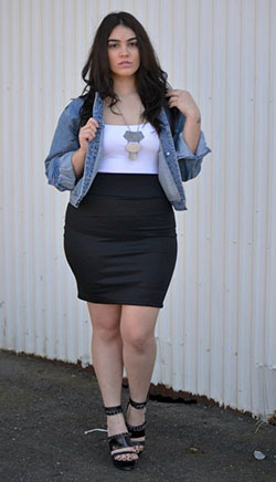 Stylish Plus size skirt outfit ideas: Denim skirt,  Plus size outfit,  Clothing Ideas,  Pencil skirt,  Nadia Aboulhosn,  Casual Outfits  