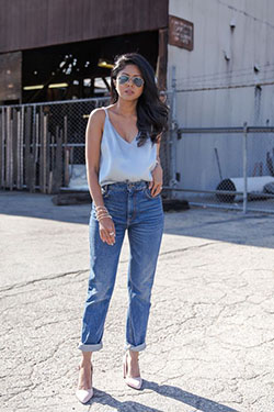 Should mom jeans be loose: Slim-Fit Pants,  Mom jeans,  tank top,  Loose jeans  