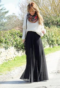 Long skirt fall outfits, Casual wear: Boot Outfits,  Long Skirt,  Skirt Outfits,  Fashion week,  Casual Outfits,  FLARE SKIRT  