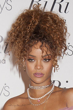 Feathered hair, Jheri curl: Hair Color Ideas,  Jheri Curl,  Feathered hair,  Black hair,  Rihanna Best Looks  