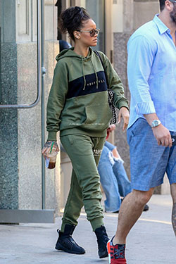 Rihanna 23rd august outfit, Casual wear: Backless dress,  New York,  Casual Outfits,  Rihanna Style  