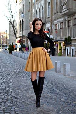 Pleated mini skirt and boots: High-Heeled Shoe,  Over-The-Knee Boot,  Boot Outfits,  Skirt Outfits,  Cashmere wool,  Mini Skirt  