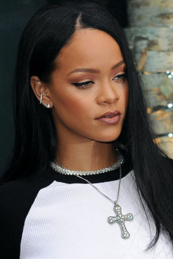Every girl choice rihanna piercing ears, Diamonds World Tour: Rihanna Best Looks,  Baddie Outfits  