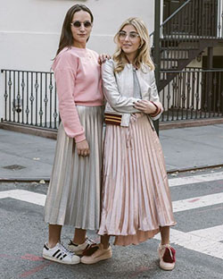 Style pleated skirts and sneakers: Skirt Outfits,  Street Style,  Casual Outfits,  Pleated Skirt  