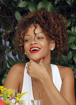 Rihanna Hairs: Rihanna Best Looks  