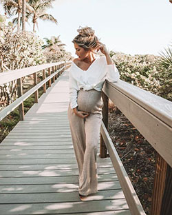 Where to see look para gravidas, We Heart It: Maternity clothing,  Maternity Outfits  