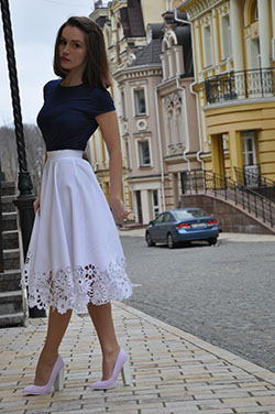 Black top white skirt, Modest fashion: Skirt Outfits,  Fashion week,  Casual Outfits  