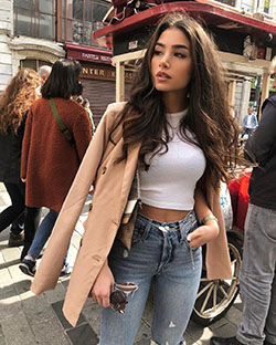 Dashing! fall outfit makeup, Street fashion: Crop top,  winter outfits,  Cute outfits,  Nail art,  Street Style  