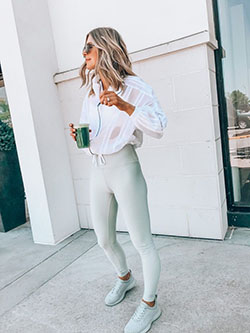 Outfit With Grey Leggings, Fitness fashion, Yoga pants: Yoga pants,  fashion goals,  Legging Outfits  