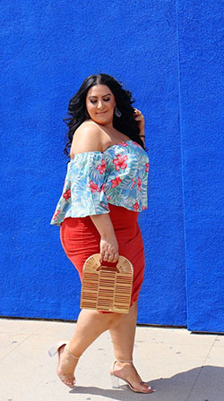 Plus-size model, Thigh gap: Plus size outfit,  Plus-Size Model,  Photo shoot  