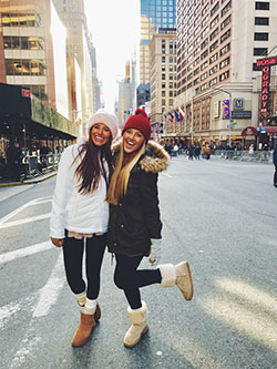 Check these great ideas for nyc winter clothes, VSCO New York: winter outfits,  Trench coat,  New York,  Uggs Outfits  