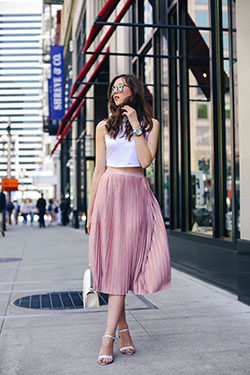 Pairing a pleated skirt, Crop top: Crop top,  Sleeveless shirt,  Skirt Outfits,  Casual Outfits,  Pleated Skirt  