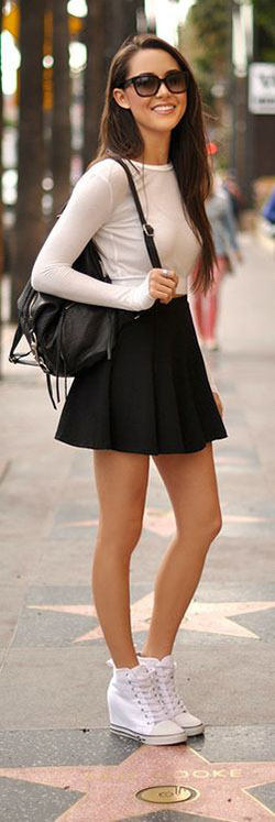 Black circle skirt outfit, Casual wear: Skater Skirt,  Pencil skirt,  Skirt Outfits  