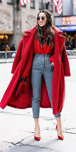Stylish Holiday Outfit Ideas For Women: Petite size,  Fake fur,  holiday outfit,  Fashion accessory,  Street Style  