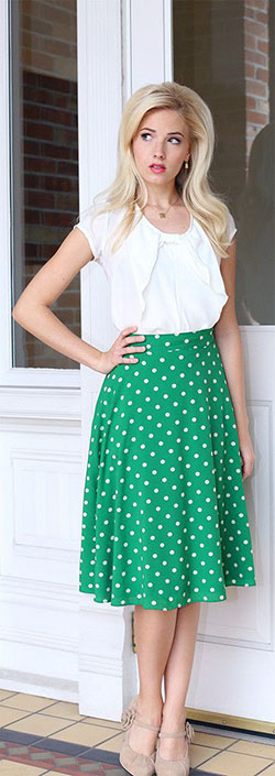 Green skirt with white top: Vintage clothing,  Skirt Outfits,  Fashion week  