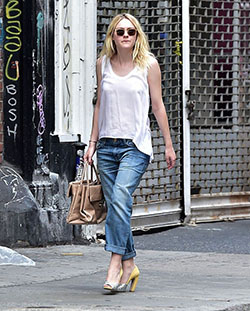 Blue Jeans Top Combination, Dakota Fanning, Street fashion: blue jeans outfit,  Slim-Fit Pants,  Dakota Fanning,  Street Style  