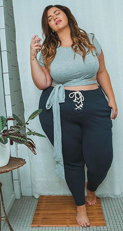 Chubby girls in sweatpants, Nadia Aboulhosn: Plus size outfit,  Plus-Size Model,  Knee highs,  Nadia Aboulhosn,  Crop Top Outfits  