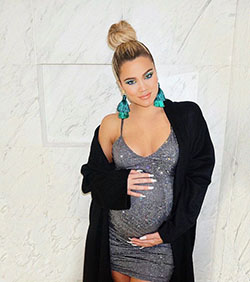 Khloe kardashian baby bump, KhloÃ© Kardashian: Kylie Jenner,  Baby shower,  Bun Hairstyle  