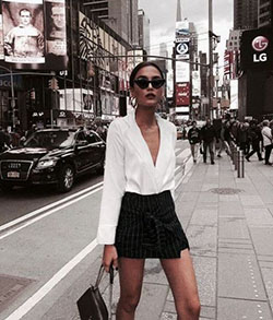Must check out times square, We Heart It: Kendall Jenner,  Skirt Outfits,  Street Style  