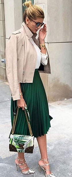 Check these fine pleated skirt outfit, Casual wear: Skirt Outfits,  Casual Outfits,  Pleated Skirt  
