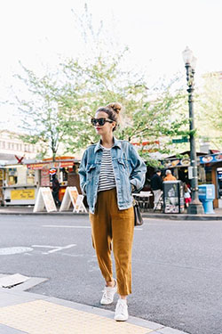 Denim jacket outfit hipster, Jean jacket: Jean jacket,  Cute outfits,  Street Style,  Casual Outfits,  Denim Jacket with Crop Top  