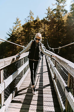 Outfits With Yoga Pants, North Georgia Mountains, Simple suspension bridge: Yoga Outfits  