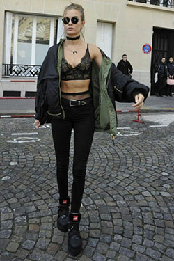 Stylish Black Baddie Ripped Jeans With Jacket Outfits | Outfit With Bralette  | Bra Bralette Outfits, Bra Outfit, Bralette Attire