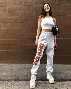 Superb style for sweatpants outfits, Casual wear: Crop top,  Casual Outfits,  Sweatpants Outfits  