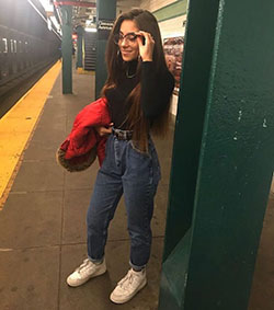 Magnificent style mom jeans outfit: Slim-Fit Pants,  Mom jeans,  Vintage clothing,  Sports shoes,  Casual Outfits,  School Outfits 2020  