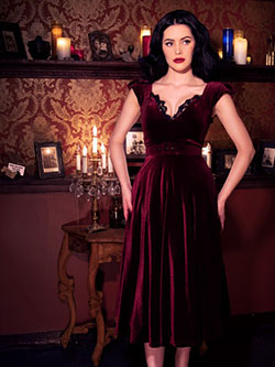 Just for fun ideas oxblood gown, Little black dress: Ball gown,  Vintage clothing,  Formal wear,  Velvet Outfits  