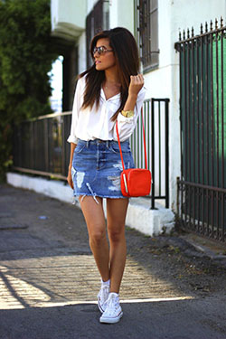 Cute outfits w jean skirt: Denim skirt,  Skirt Outfits,  Sports shoes,  Plimsoll shoe,  Casual Outfits  