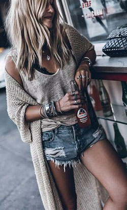Look boho chic shorts, Casual wear: Bohemian style,  kimono outfits,  Street Style,  Casual Outfits  