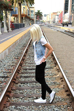 Outfits para chicas con chaleco jean: Denim Outfits,  Jean jacket,  Slim-Fit Pants,  Casual Outfits  