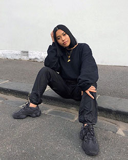 Yeezy utility black outfit, Adidas Yeezy: Adidas Yeezy,  Casual Outfits,  Sweatpants Outfits  