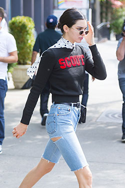 Kendall jenner bermuda shorts: Kylie Jenner,  Kendall Jenner,  Bermuda shorts,  Shorts Outfit,  Blue Shorts  