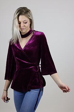 Amazing classic velvet wrap blouse, Cache-cÅ“ur: Crop top,  Velvet Outfits  