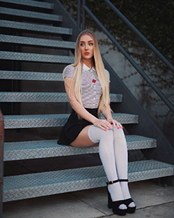 Urban style ideas for aspen mansfield stairs, Alice PÄƒunescu: Fashion Nova,  Photo shoot,  Okaspen  