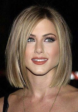 Trendy Layered Hairstyle For Women: Shoulder Length Hairstyle,  nice Shoulder Length Hairstyle,  Cute Shoulder Length Hairstyle  