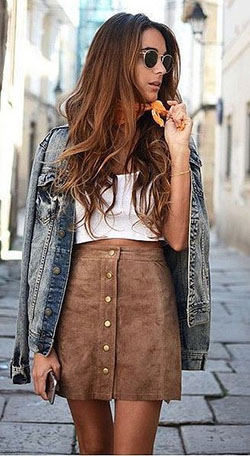 You must check these suede skirts, Dames Simple Skirt: Pencil skirt,  Skirt Outfits,  Casual Outfits  