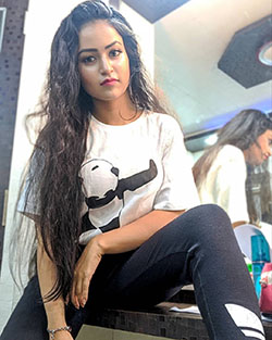 Farhina Parvez Jarimari Instagram, Musical ensemble, Long hair: Long hair,  Photo shoot,  Black hair,  Farhina Parvez Jarimari  