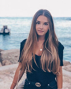 Amelie Weissenberger Instagram, Long hair, Hair coloring: Long hair,  Hair Color Ideas,  Brown hair,  Surfer hair,  Photo shoot,  Black hair,  Amelie Weissenberger  