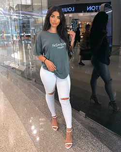 Sofia Instagram Casual Outfit Look: College Party Outfits  