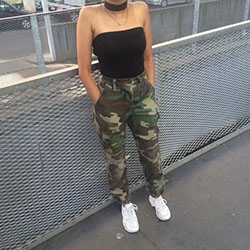 Baddie camo pants outfit, Casual wear: Tube top,  Capri pants,  Clothing Ideas,  Casual Outfits,  Tube Tops Outfit,  Camo Joggers  