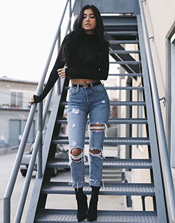 Tips for cool jeans outfits, Casual wear: Ripped Jeans,  Crop top,  Mom jeans,  Trendy Outfits,  Casual Outfits  