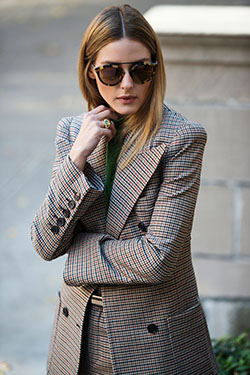 Brown Plaid Blazer Womens Outfit For Office: Checkered Blazer Outfit,  Stylish Plaid Blazer Street Style,  Plaid Blazer Style,  Plaid Blazer Ideas,  Trendy Plaid Blazer,  Plaid Blazer  