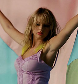 Casual | Taylor Swift Fashion: FASHION,  Celebrity Fashion,  Casual Outfits,  Most Famous Celebrity,  Taylor Swift wallpapers,  Taylor Swift,  Taylor Swift outfit,  Taylor Swift lips  