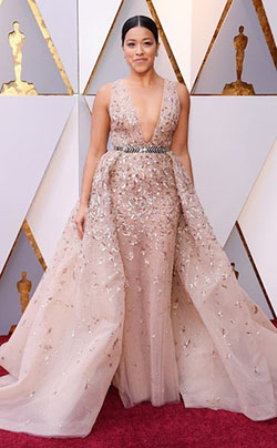 GINA RODRIGUEZ in Zuhair Murad at the 2018 Oscars, Red Carpet Best Dress: Dresses Ideas,  Red Carpet Dresses,  Celebrity Outfits,  Hollywood Award Function,  Award Functions,  Beautiful Celebs Pics,  Oscars  